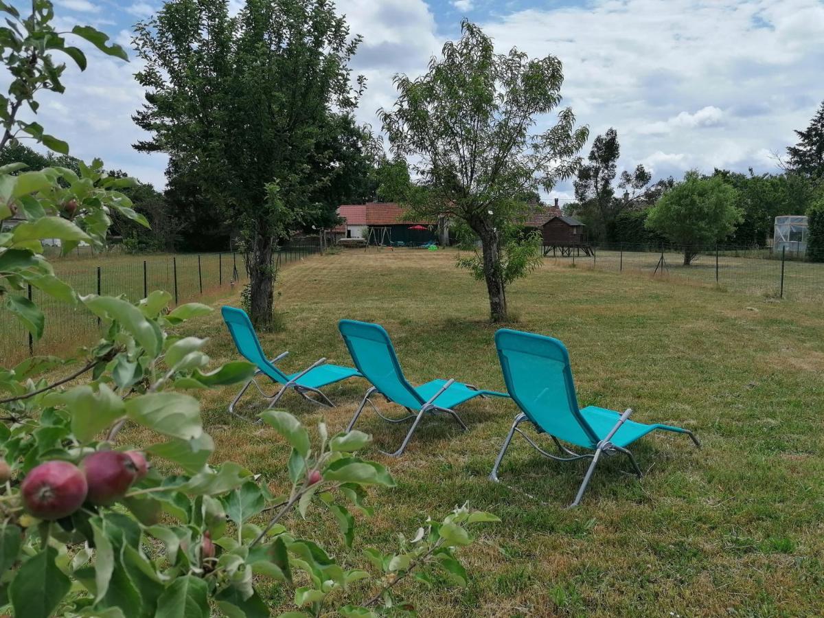 Le Cocoon D'Annabelle - Jolie Maison Avec Jeux Et Grand Jardin Pierrefitte-sur-Sauldre Εξωτερικό φωτογραφία